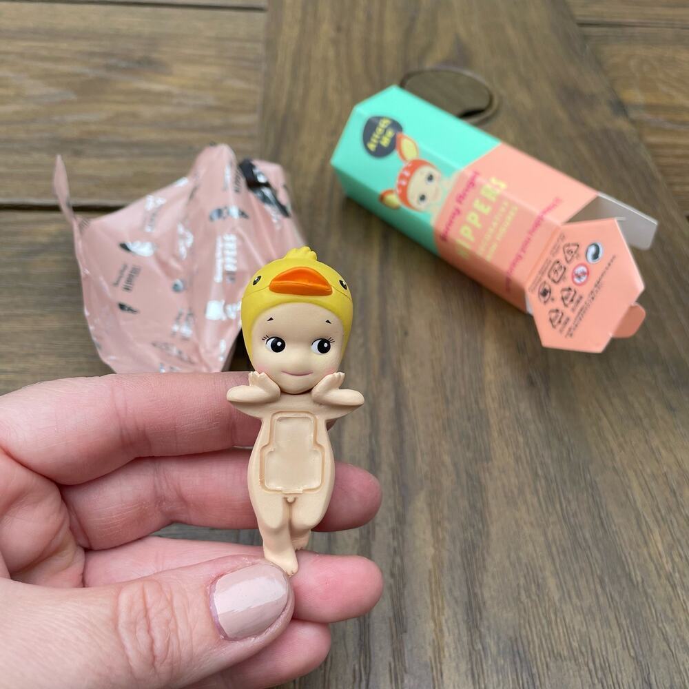 Sonny Angel Hippers Duck minifigure collectible - Picture 2 of 6